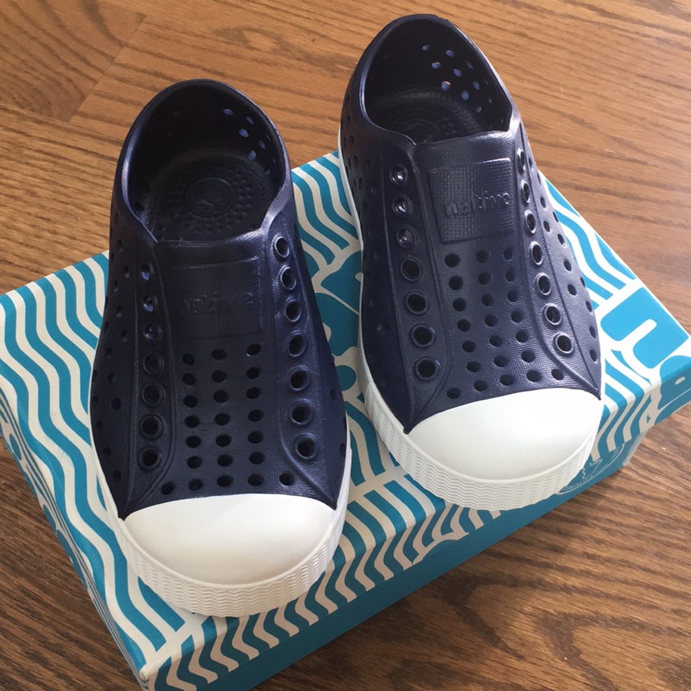 Toddler Natives size 8